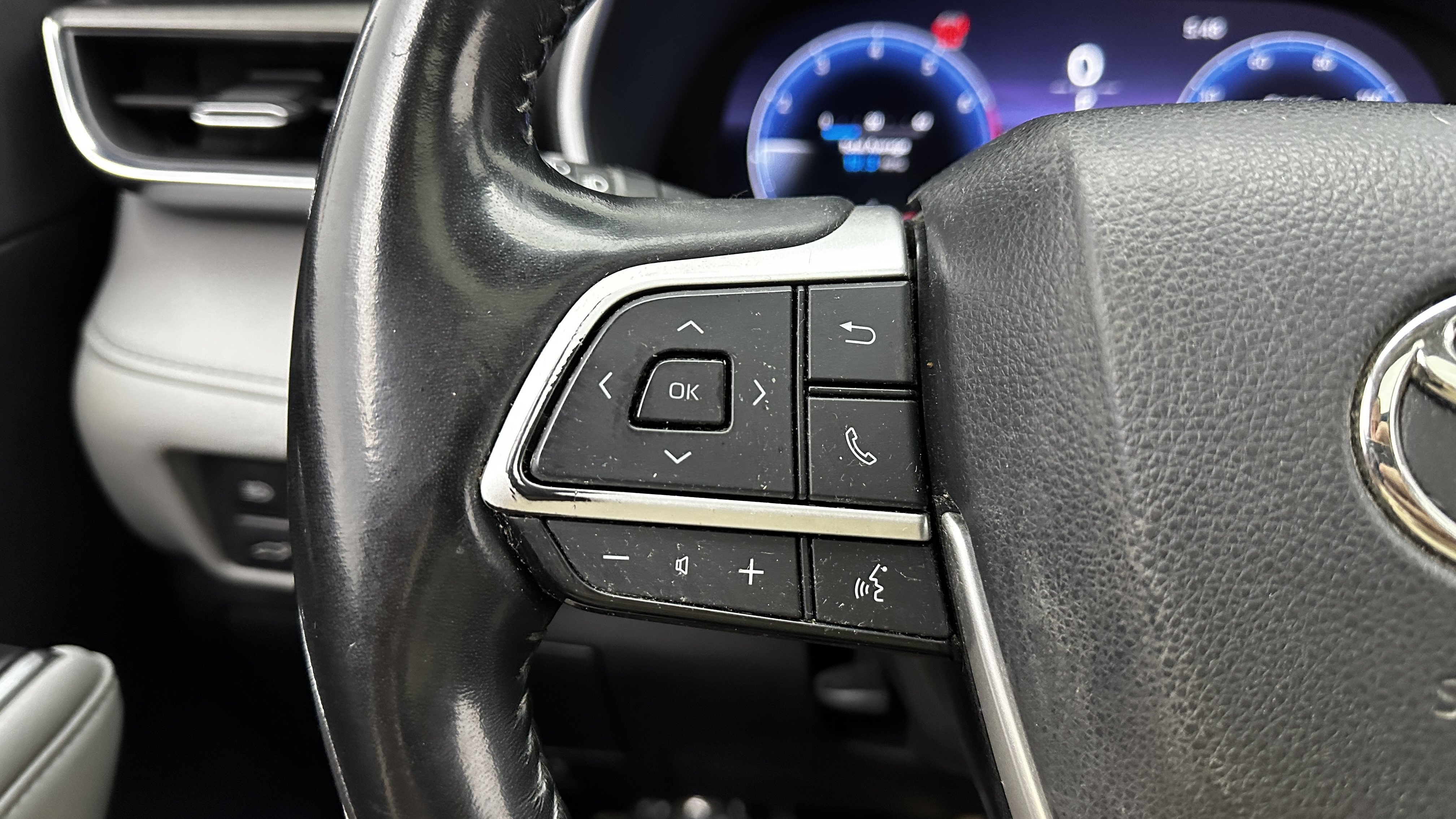 Used 2023 Toyota Highlander Limited FWD image 19