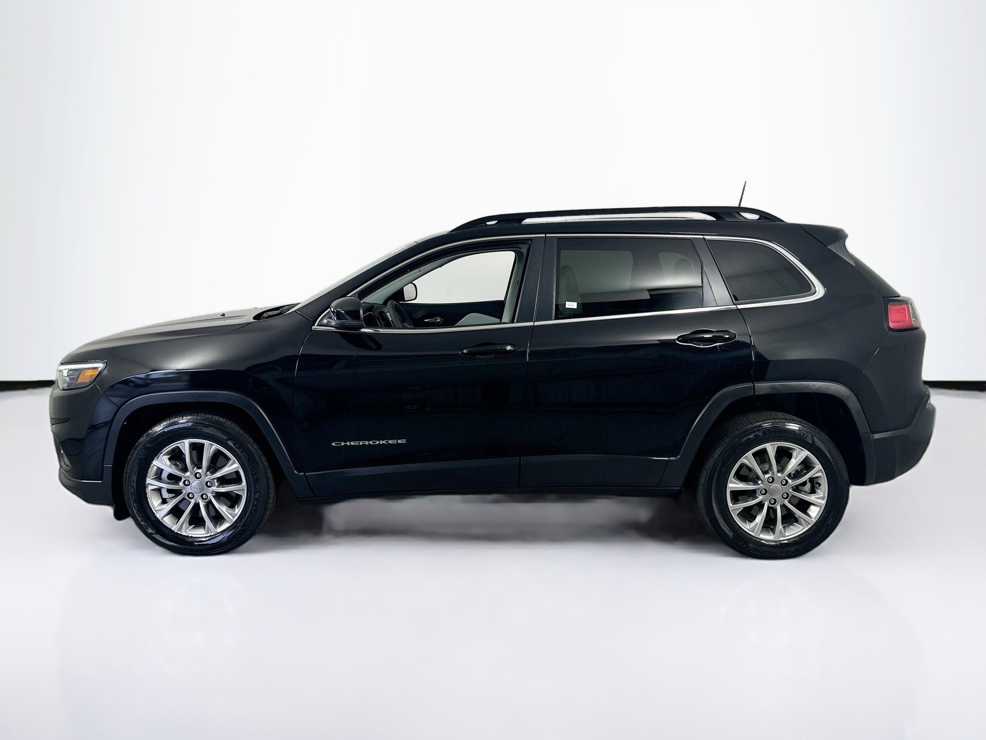 Used 2022 Jeep Cherokee Latitude Lux w/ Sun & Sound Group FWD image 8