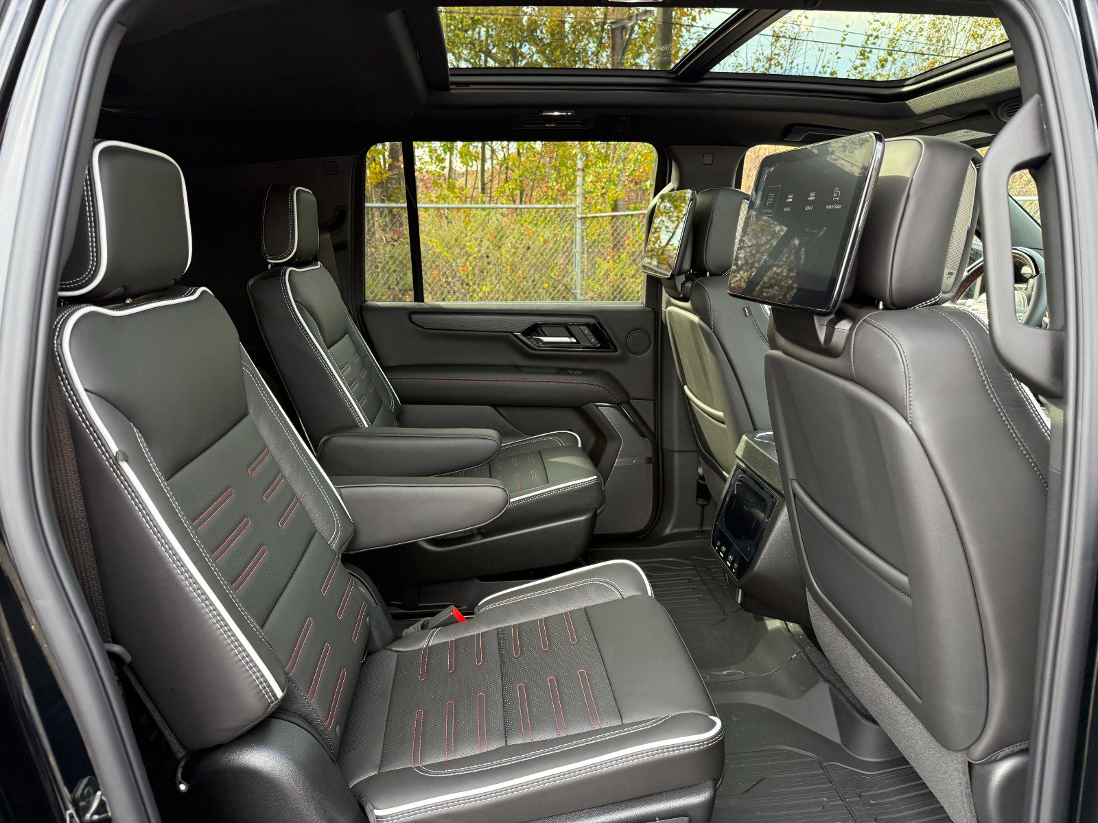 New 2026 GMC Yukon XL AT4 Ultimate w/ LPO, Floor Liner Package image 24