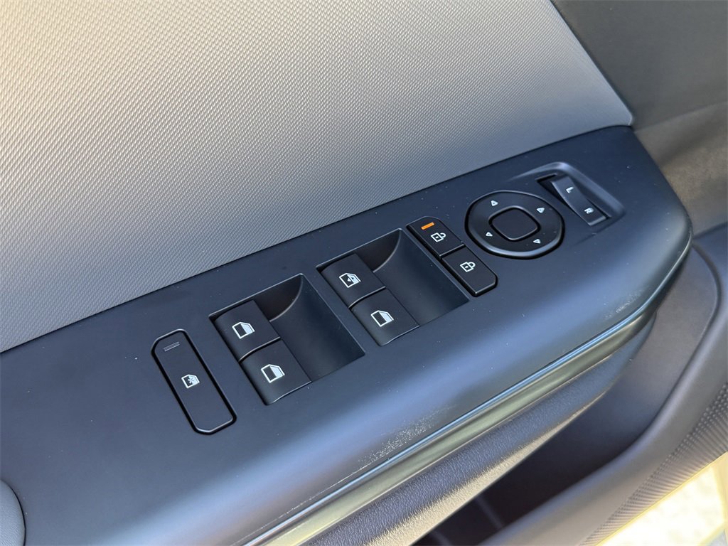 New 2025 Kia K4 LXS image 18