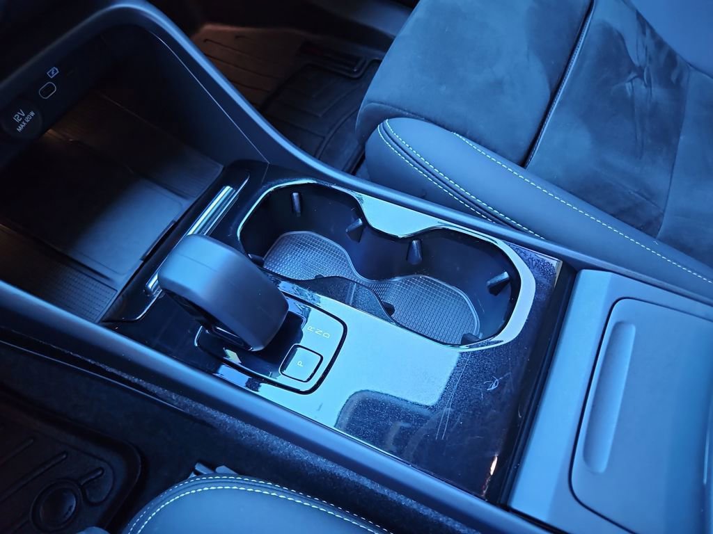 Used 2023 Volvo C40 P8 Recharge Ultimate image 17