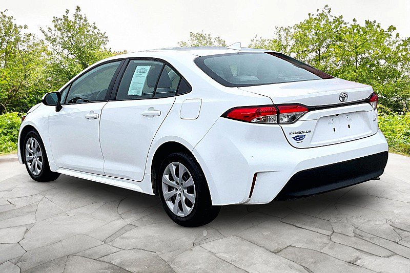 Used 2023 Toyota Corolla LE FWD image 4