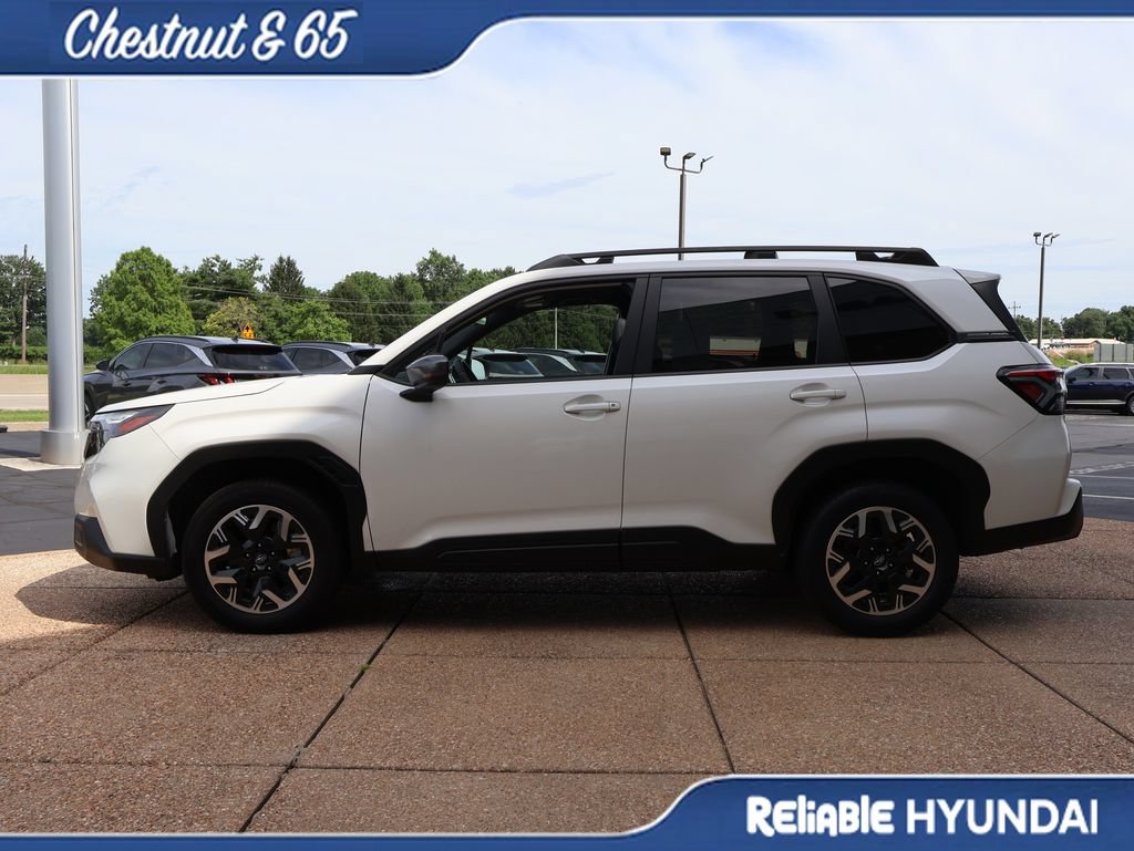 Used 2025 Subaru Forester Premium AWD/4WD image 3