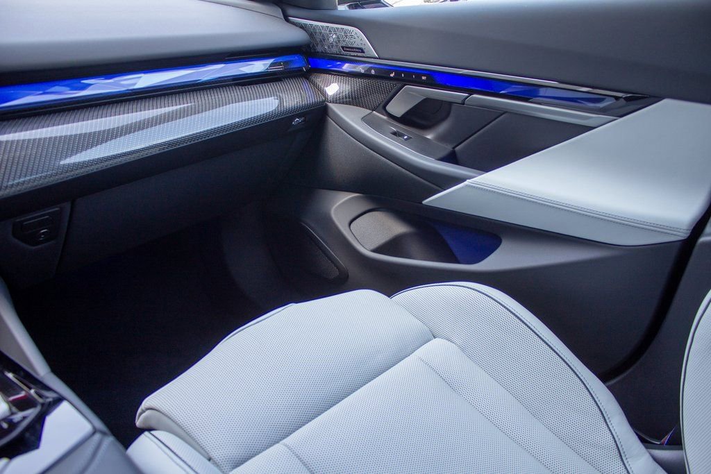 Used 2025 BMW M5 w/ Carbon Package image 20