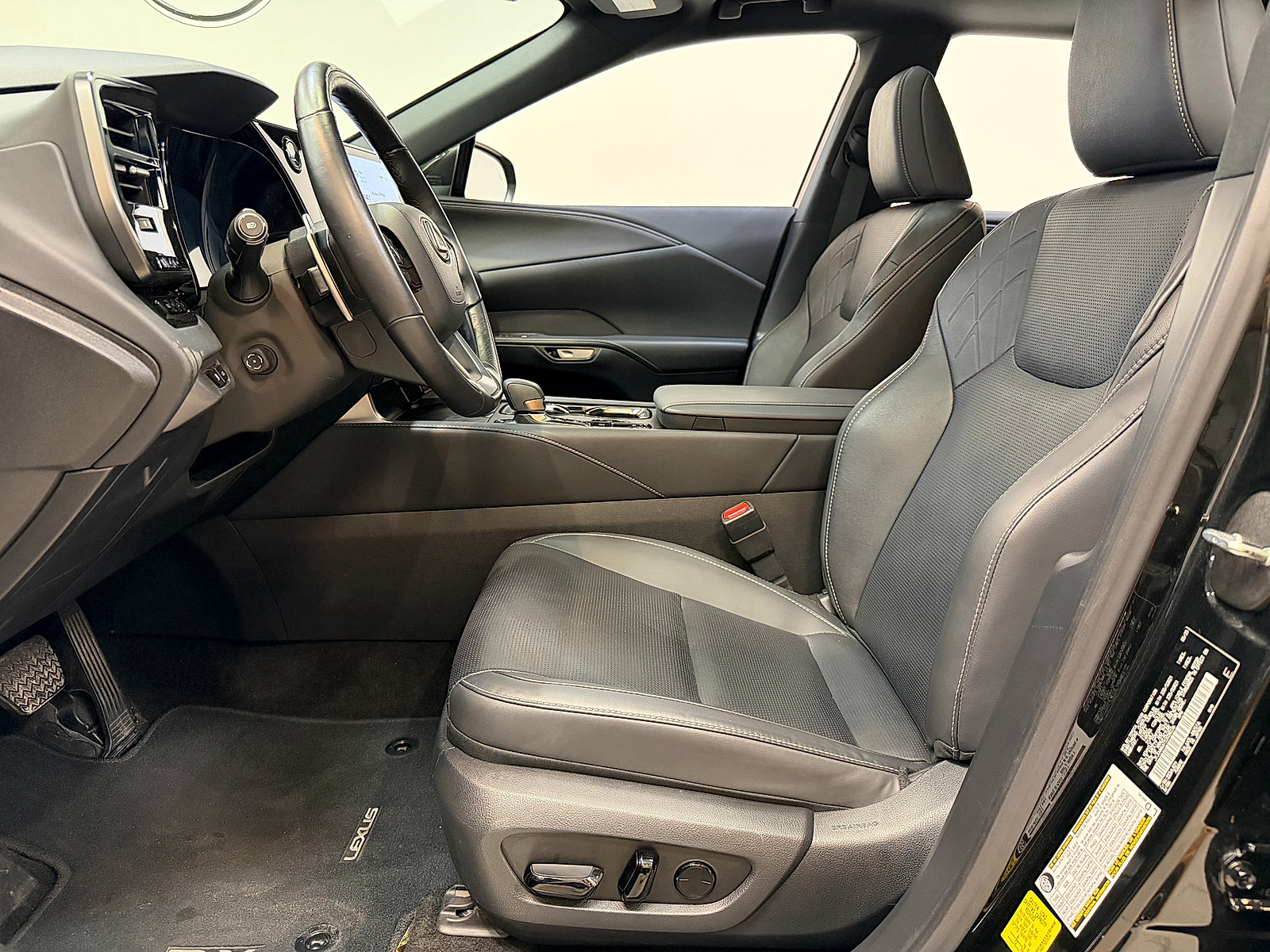Used 2025 Lexus RX 350 Premium Plus w/ Accessory Package (Z1) FWD image 11