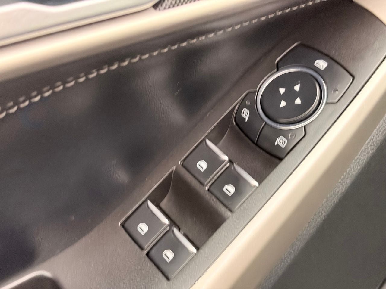 Used 2023 Ford Explorer XLT w/ Equipment Group 202A RWD image 18