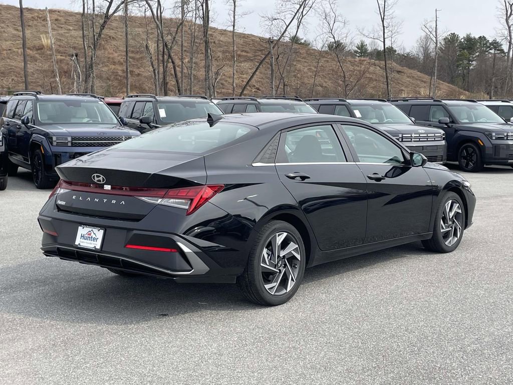 Certified 2025 Hyundai Elantra SEL image 28