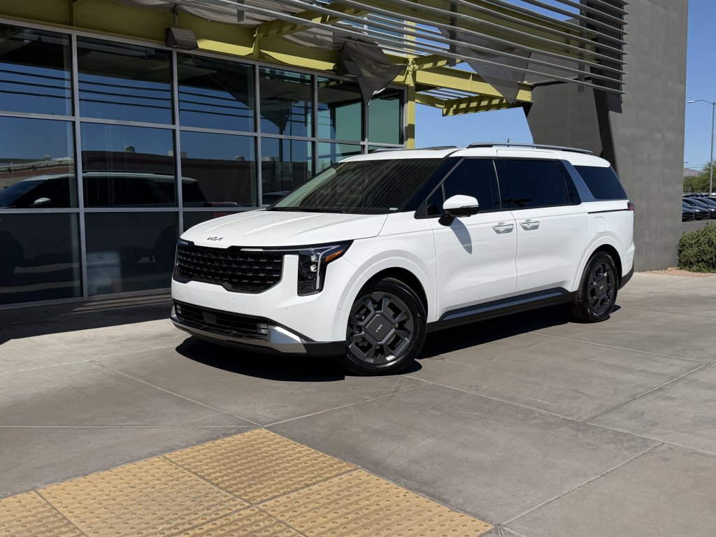 Used 2026 Kia Carnival SX FWD image 1