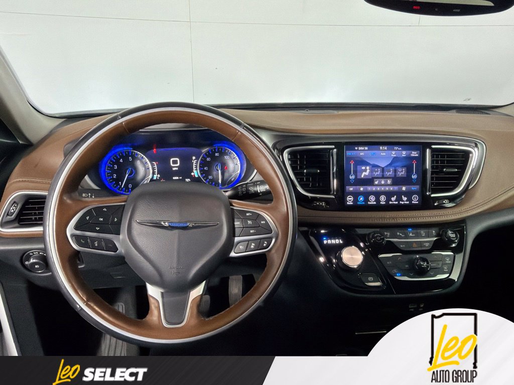 Used 2019 Chrysler Pacifica Limited w/ Tire & Wheel Group FWD image 16