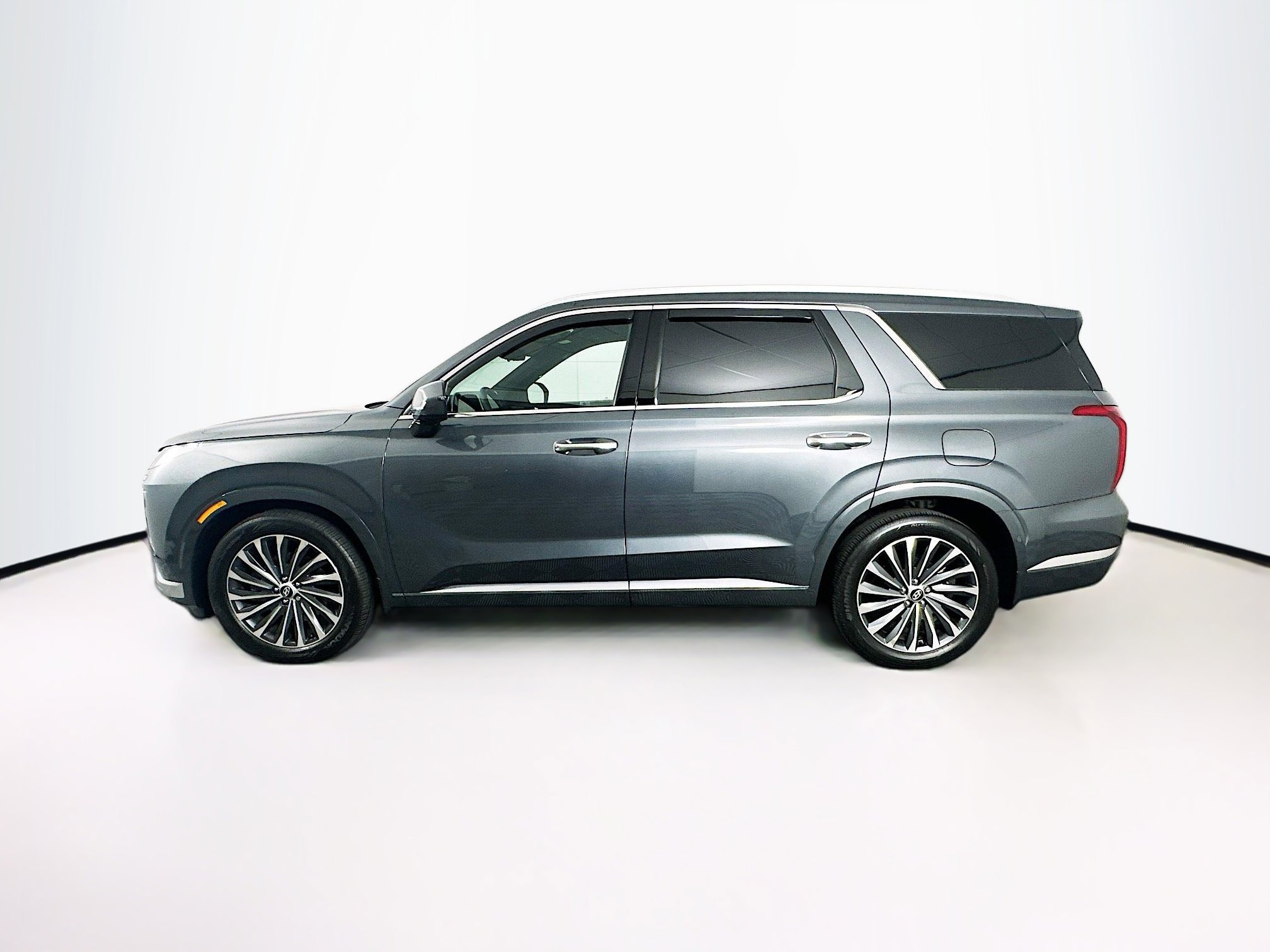 Used 2025 Hyundai Palisade Calligraphy image 4