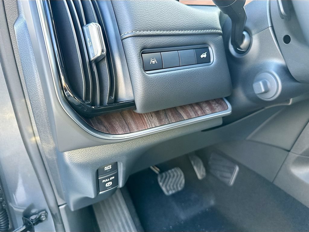 New 2026 Nissan Armada SL w/ Captain's Chari Seat Package AWD/4WD image 11