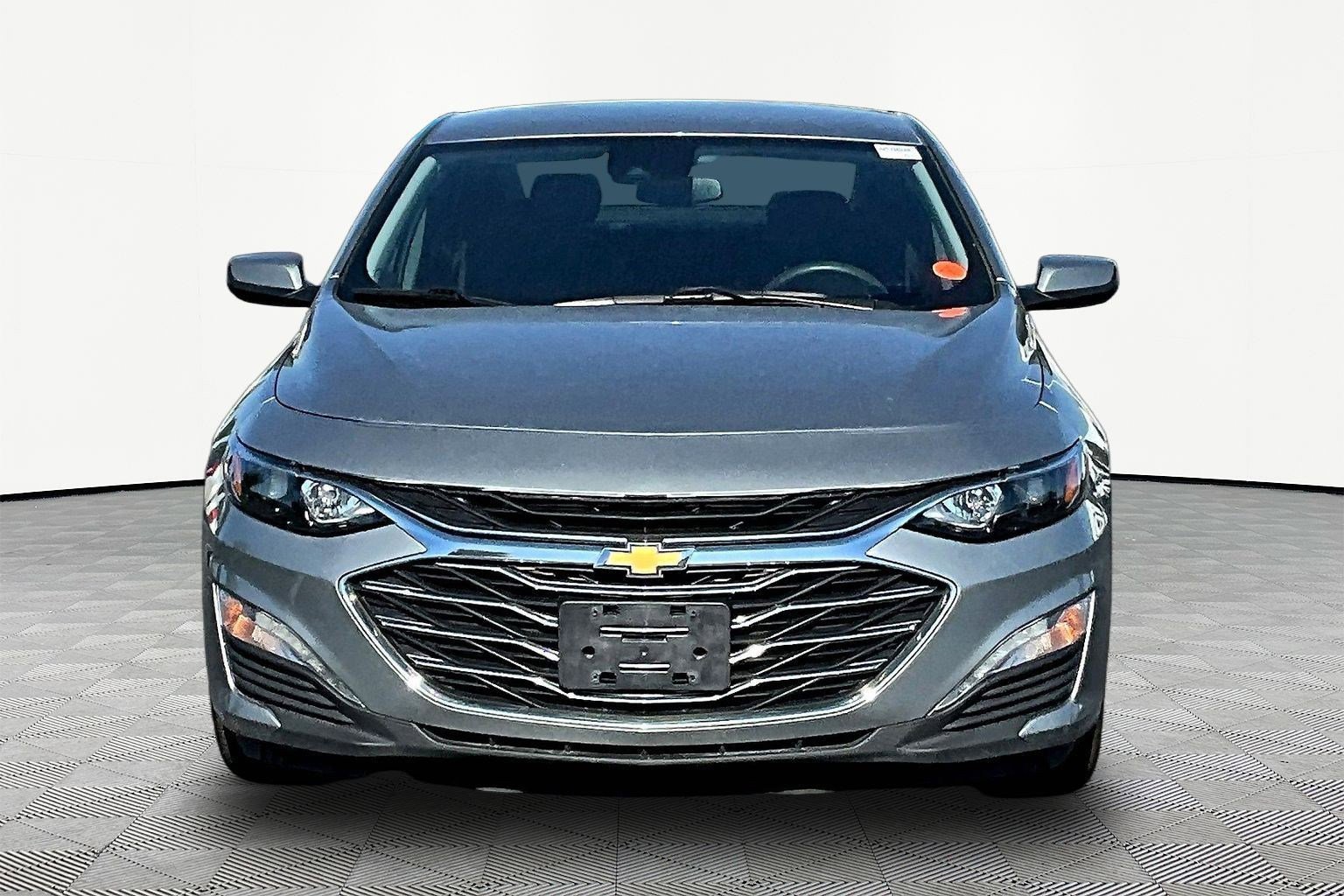 Used 2023 Chevrolet Malibu LT FWD image 2