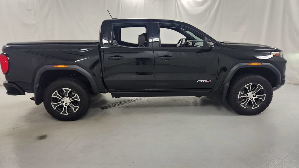 Used 2024 GMC Canyon AT4 AWD/4WD image 2