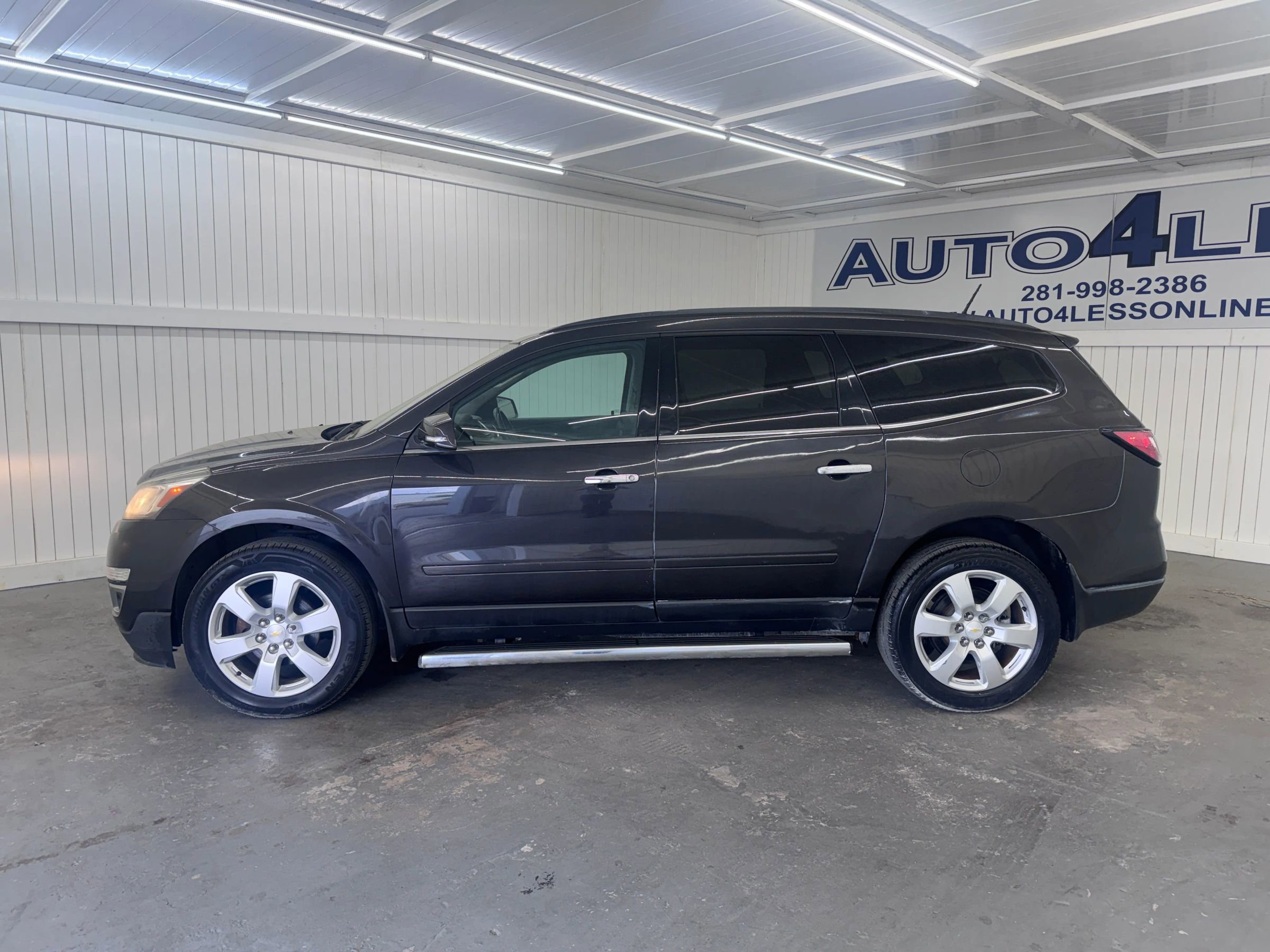 Used 2017 Chevrolet Traverse LT w/ Style and Technology Package image 8