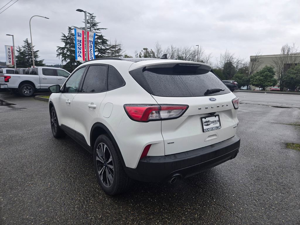 Used 2022 Ford Escape SE w/ SE Sport Appearance Package image 7