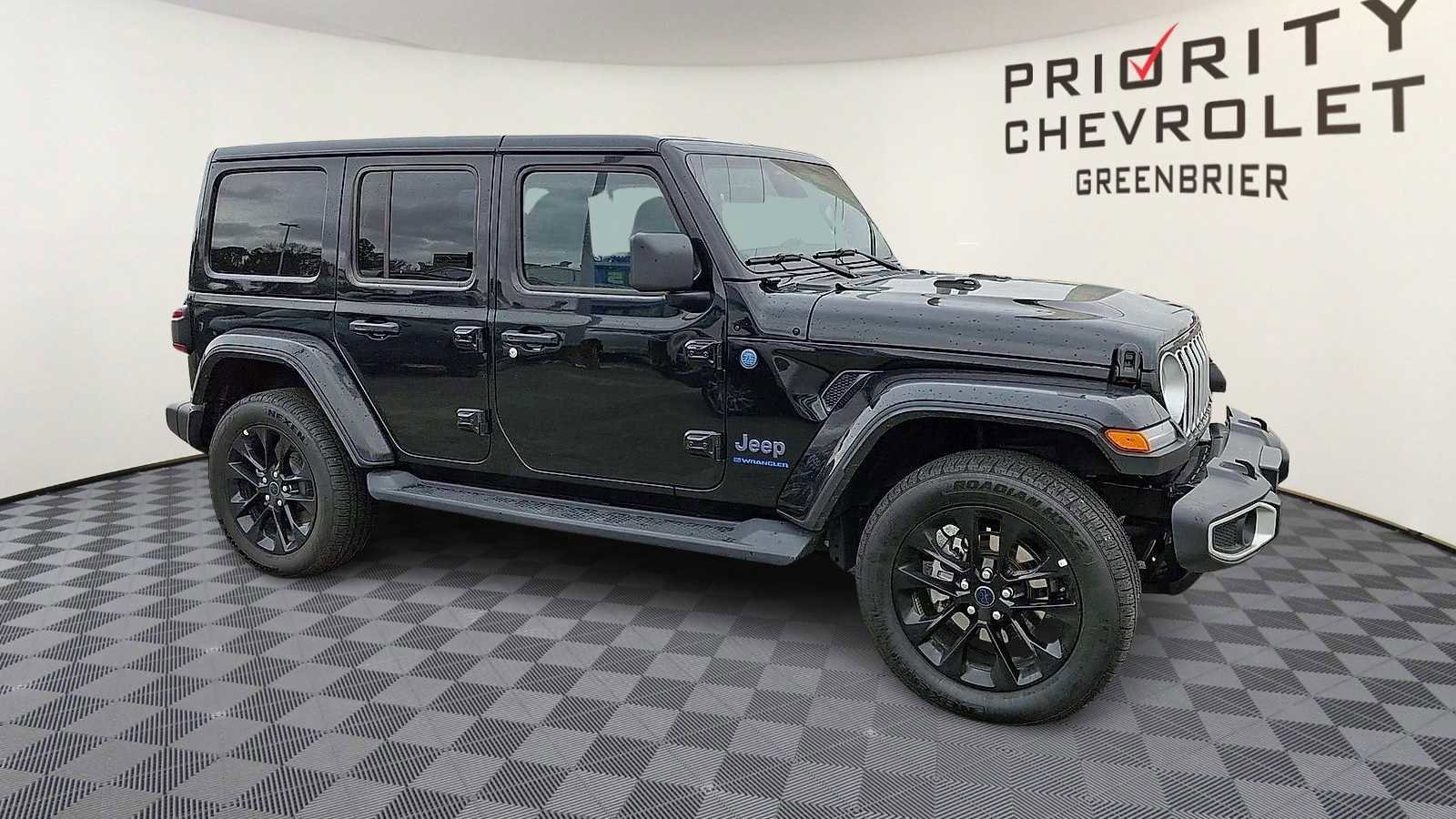 Used 2025 Jeep Wrangler Sahara image 2