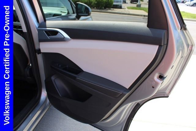 Used 2025 Volkswagen Taos SE w/ Panoramic Sunroof Package FWD image 21