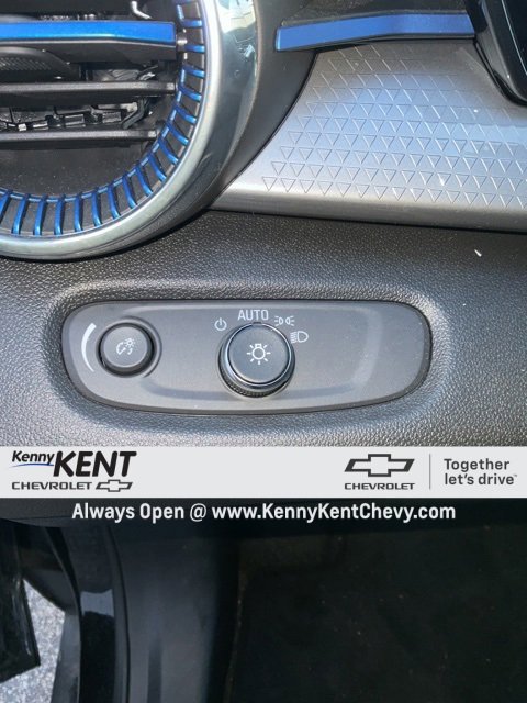 Certified 2025 Chevrolet Trax LT w/ LT Convenience Package image 21