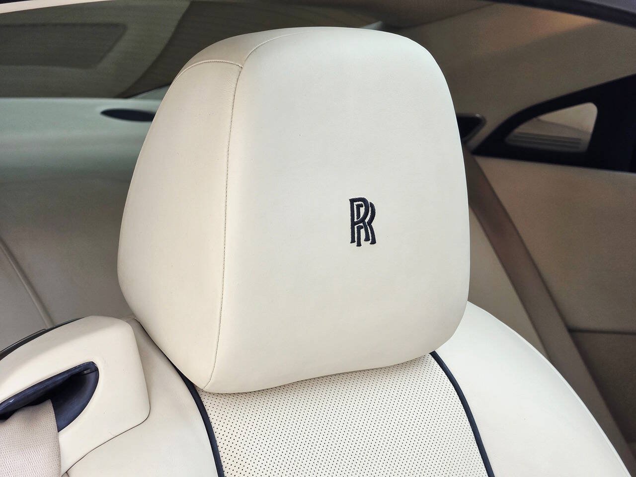 Used 2014 Rolls-Royce Wraith RWD image 14