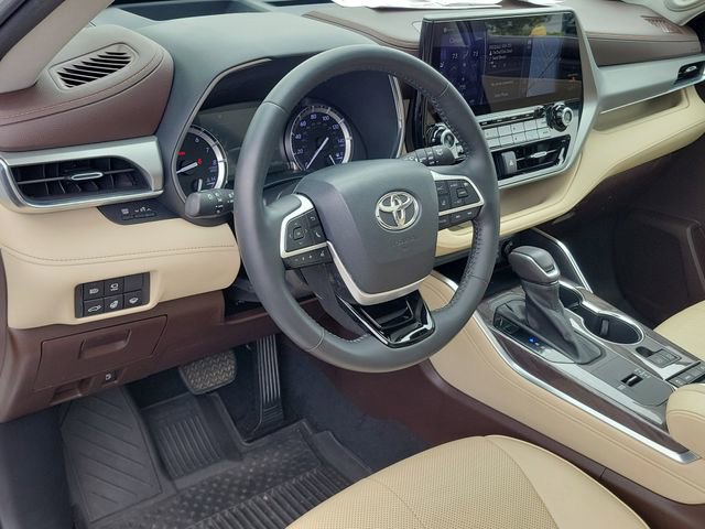 Used 2022 Toyota Highlander Platinum FWD image 21