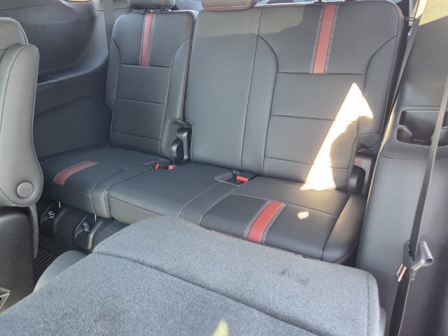 New 2027 Chevrolet Traverse RS w/ LPO, Floor Liner Package FWD image 8