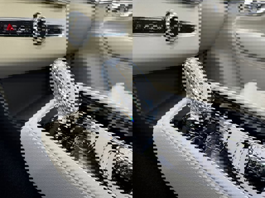 New 2026 Volvo XC90 T8 Ultra w/ Protection Package Premier image 16