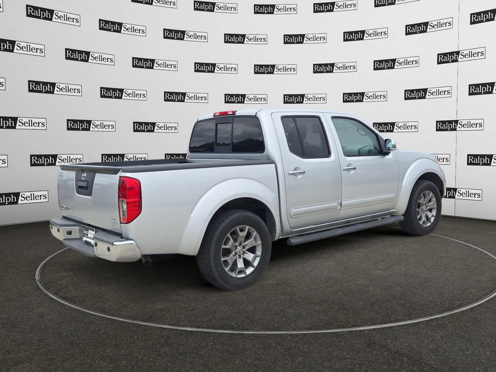 Used 2019 Nissan Frontier SL RWD image 6