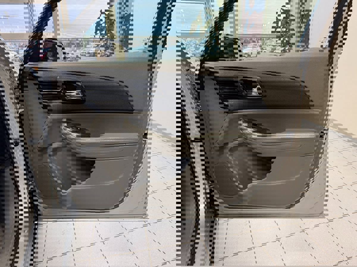 Used 2016 Chevrolet Malibu LT image 18