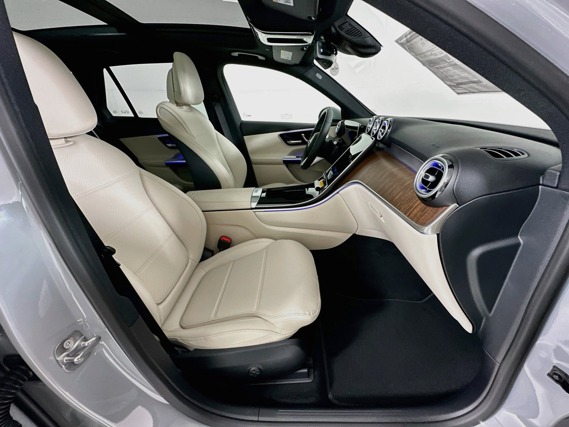 New 2027 Mercedes-Benz GLC 300 4MATIC image 31
