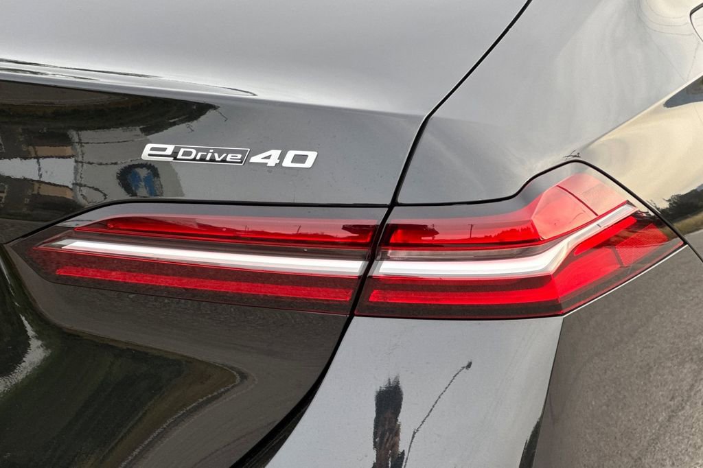 Used 2024 BMW i5 eDrive40i w/ M Sport Package image 33