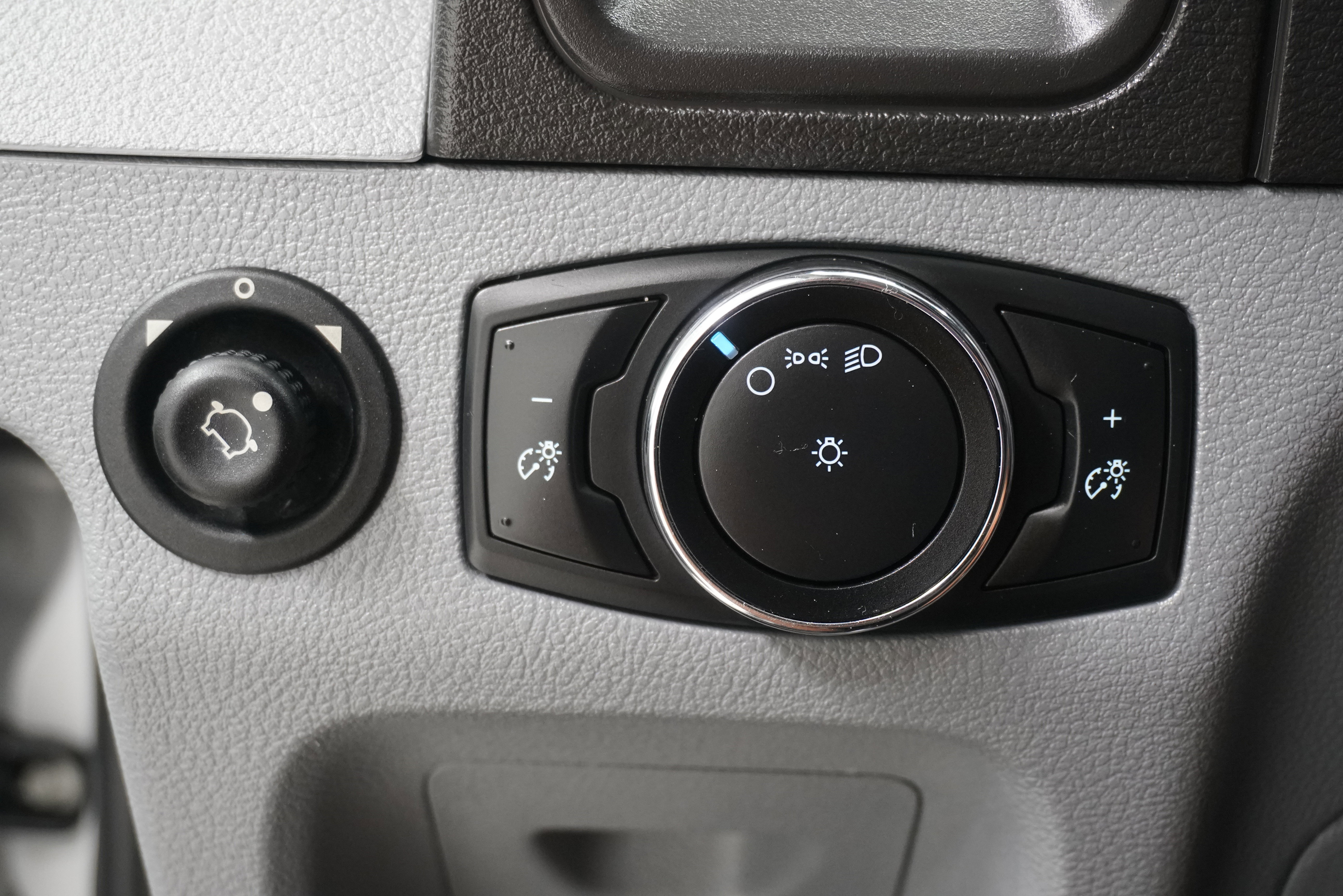 Used 2016 Ford Transit 250 130 Low Roof w/ Exterior Upgrade Package image 17