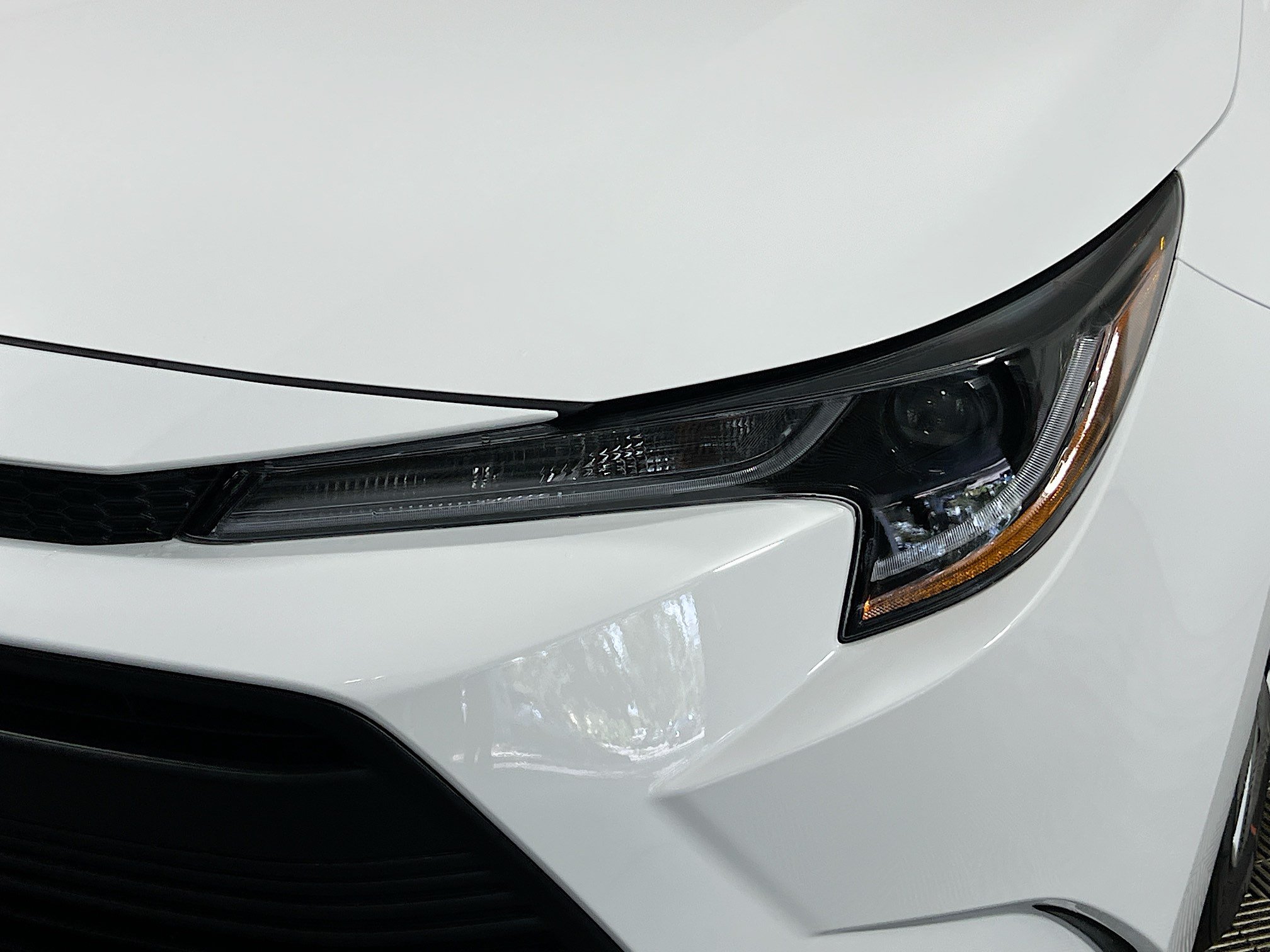 Used 2025 Toyota Corolla LE FWD image 12