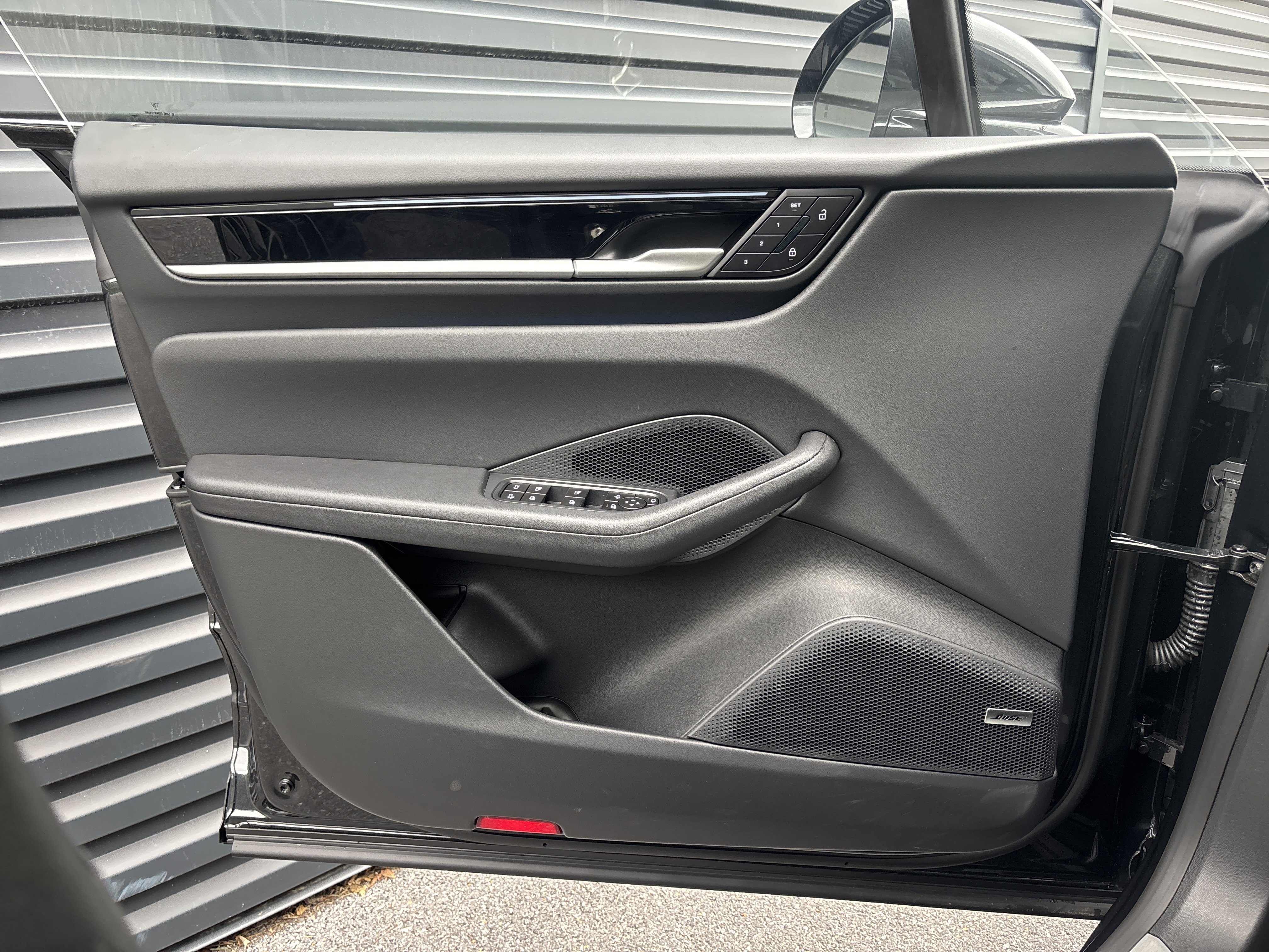 New 2025 Porsche Macan 4 Electric AWD/4WD image 26