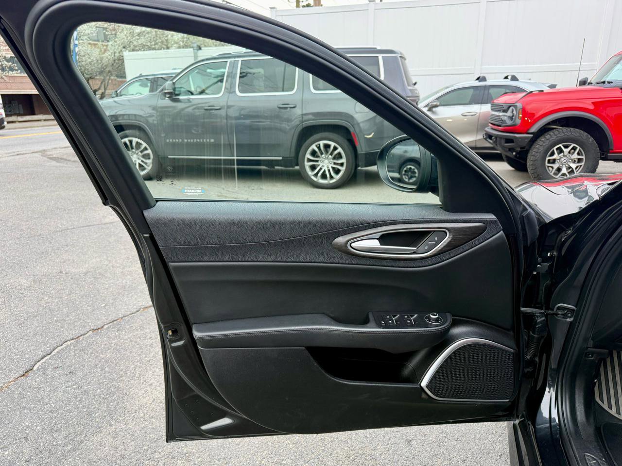 Used 2022 Alfa Romeo Giulia Ti AWD/4WD image 15