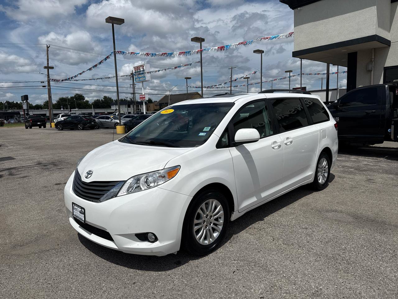 Used 2013 Toyota Sienna XLE FWD image 2