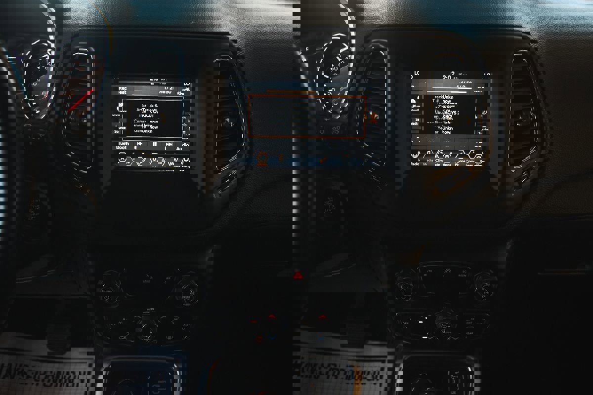 Used 2019 Jeep Compass Latitude image 24