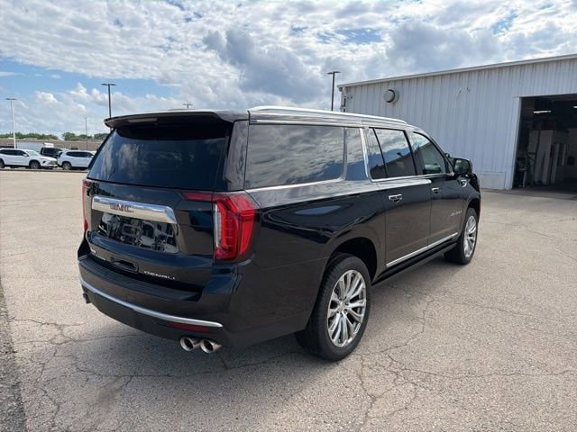 Used 2023 GMC Yukon XL Denali w/ Denali Reserve Package AWD/4WD image 7