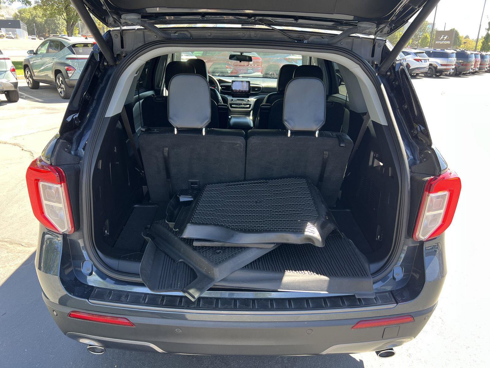 Used 2022 Ford Explorer XLT w/ Equipment Group 202A AWD/4WD image 9