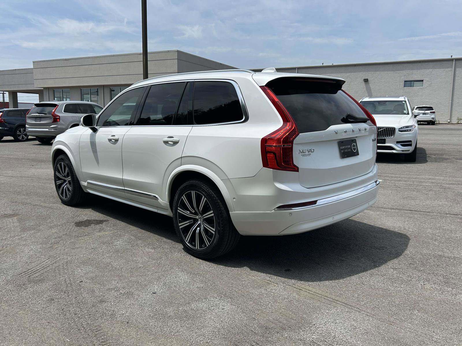 Certified 2023 Volvo XC90 B6 Plus AWD/4WD image 5
