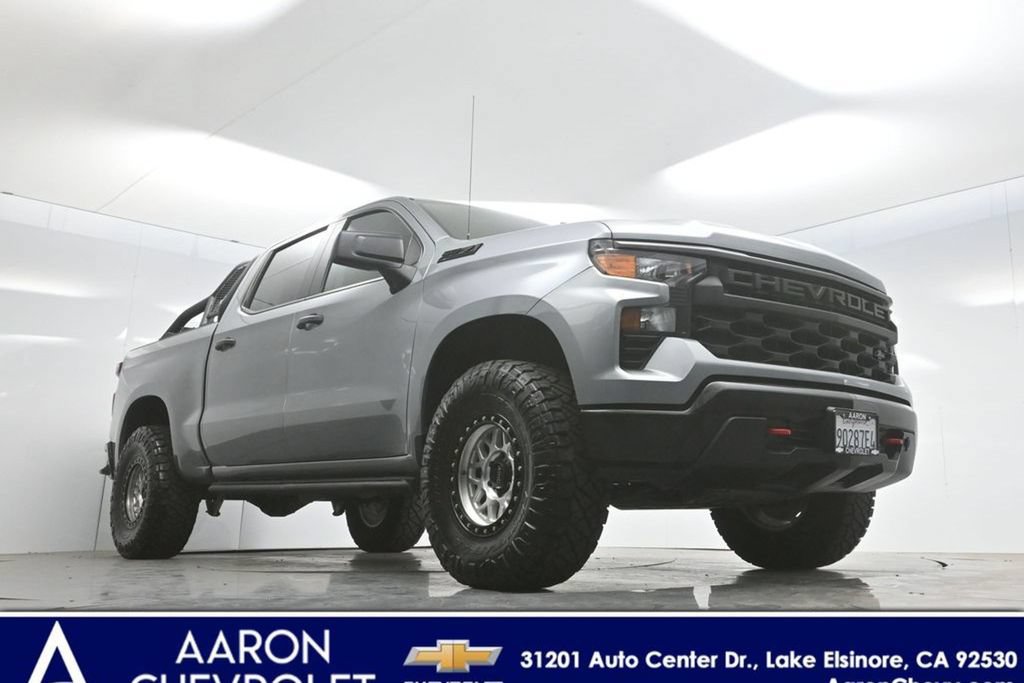 Used 2025 Chevrolet Silverado 1500 Custom Trail Boss w/ LPO, Dark Essentials Package AWD/4WD image 2