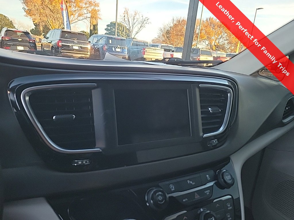 Used 2019 Chrysler Pacifica Touring-L image 27