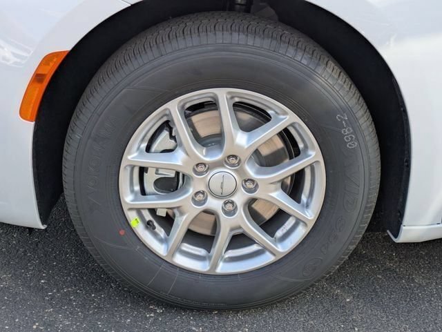 New 2027 Chrysler Pacifica Select FWD image 10