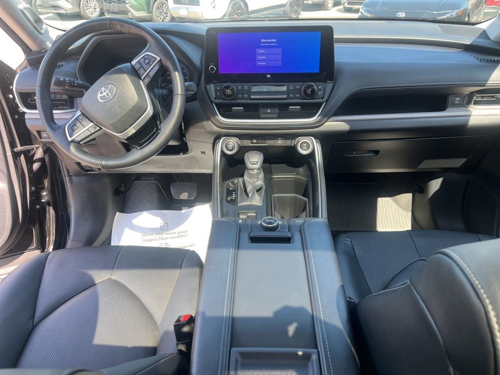 Used 2024 Toyota Grand Highlander AWD image 12