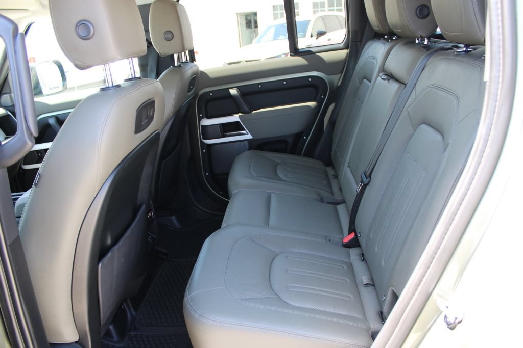 Used 2022 Land Rover Defender 110 S AWD/4WD image 15