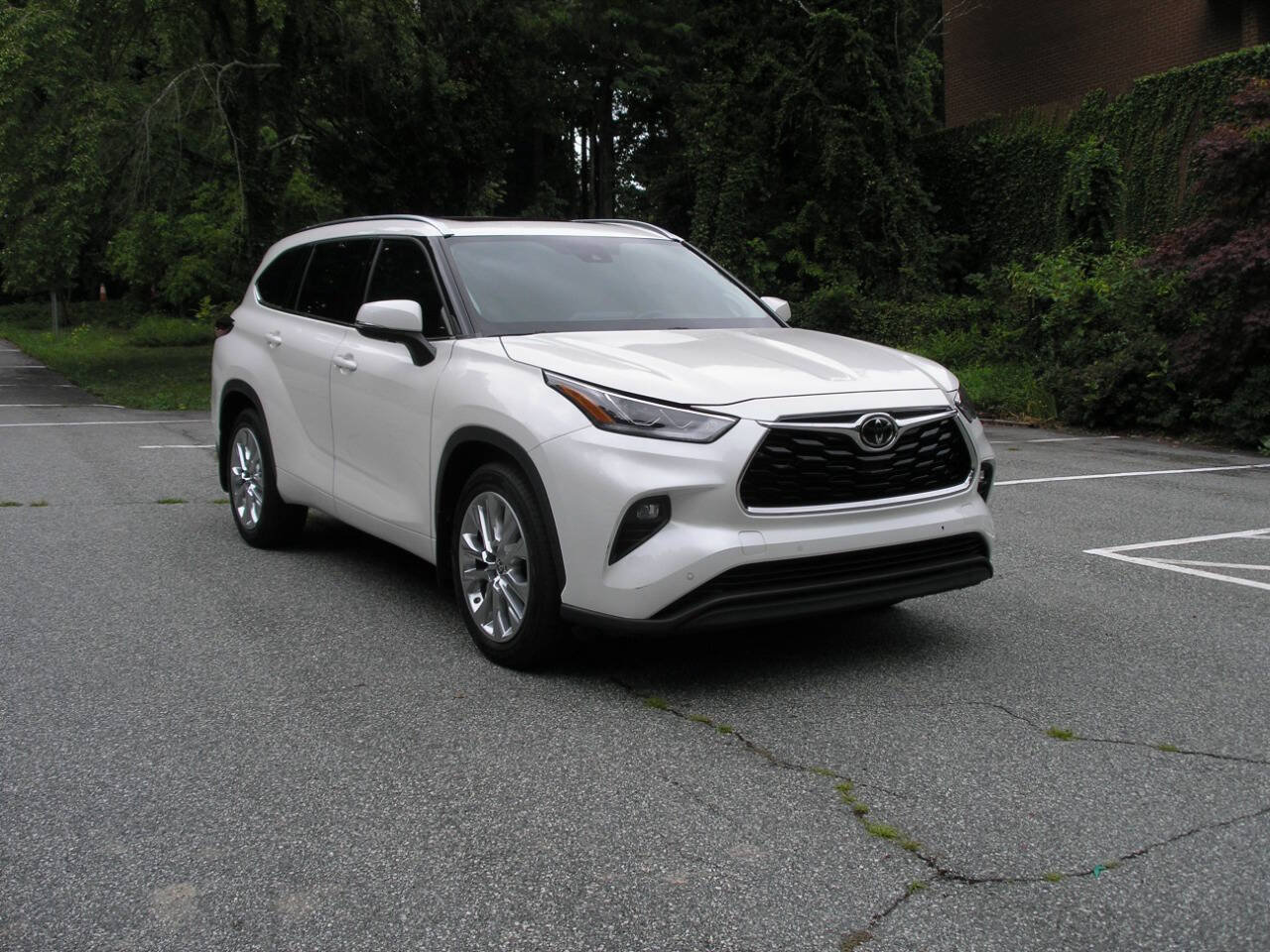 Used 2021 Toyota Highlander Limited AWD/4WD image 1