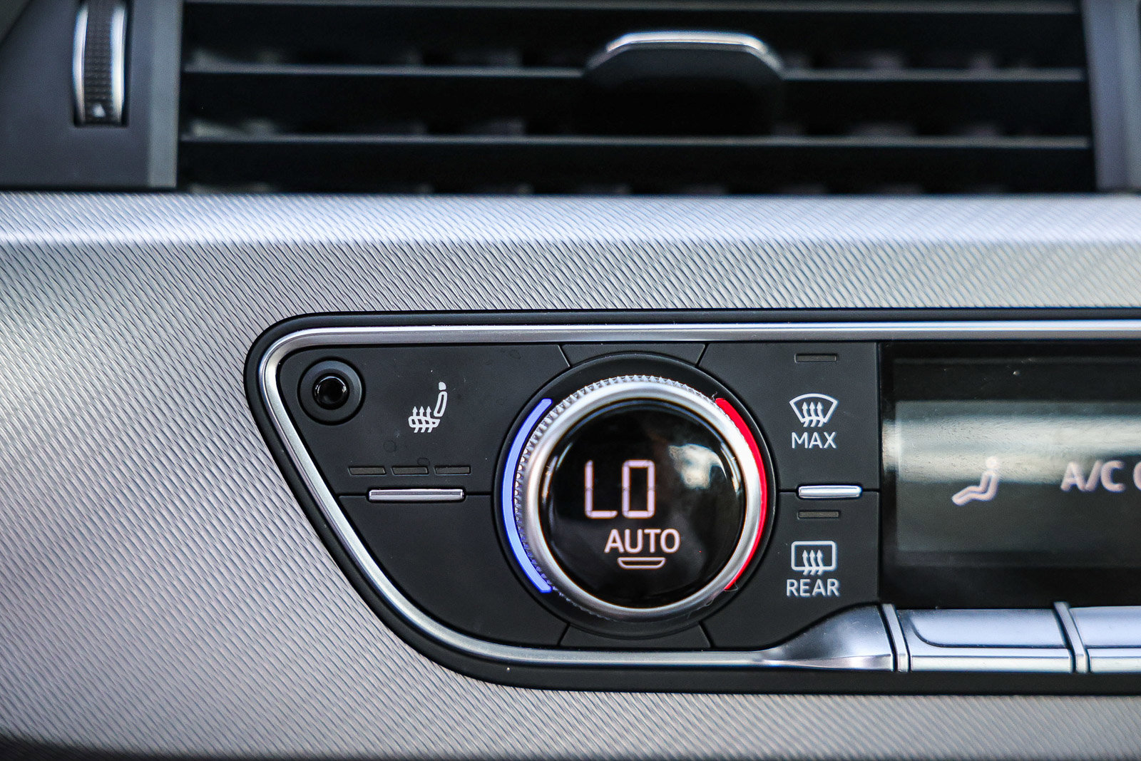 Used 2018 Audi A4 2.0T Premium w/ 18" Wheel Package image 16