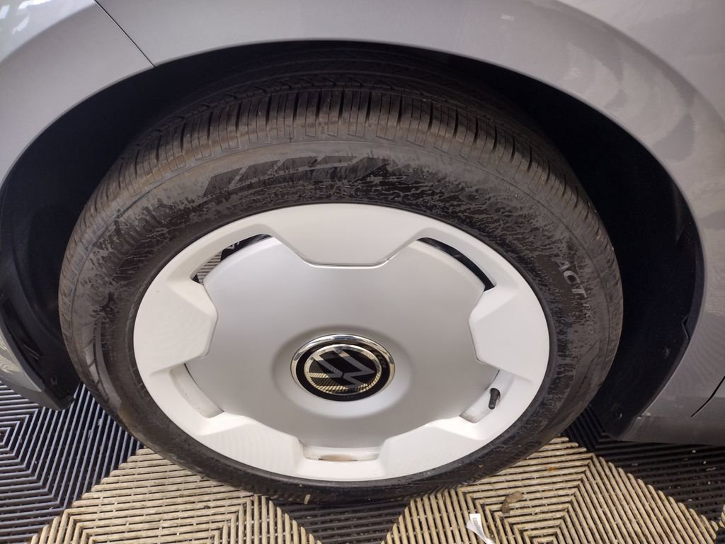 New 2025 Volkswagen ID. Buzz 1st Edition image 6