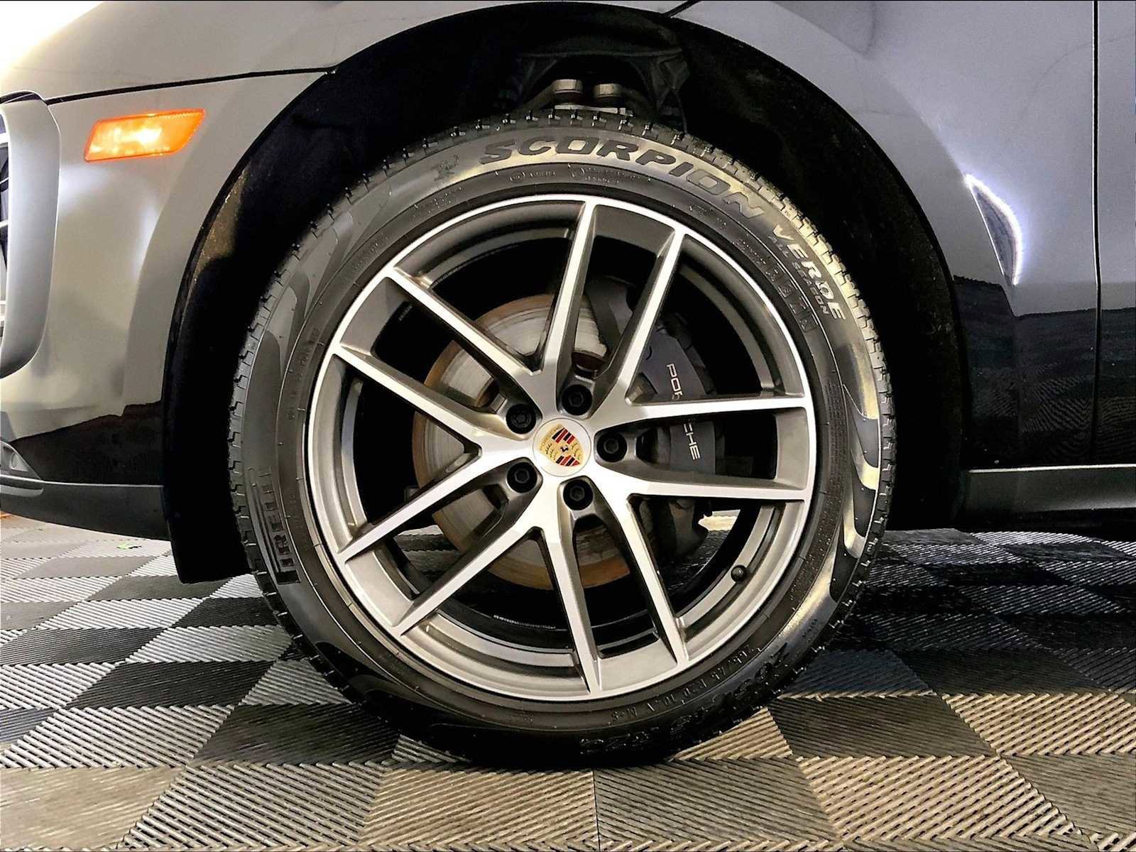 Certified 2023 Porsche Macan AWD/4WD image 11