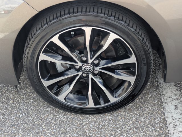 Used 2017 Toyota Corolla SE w/ SE Premium Package FWD image 21