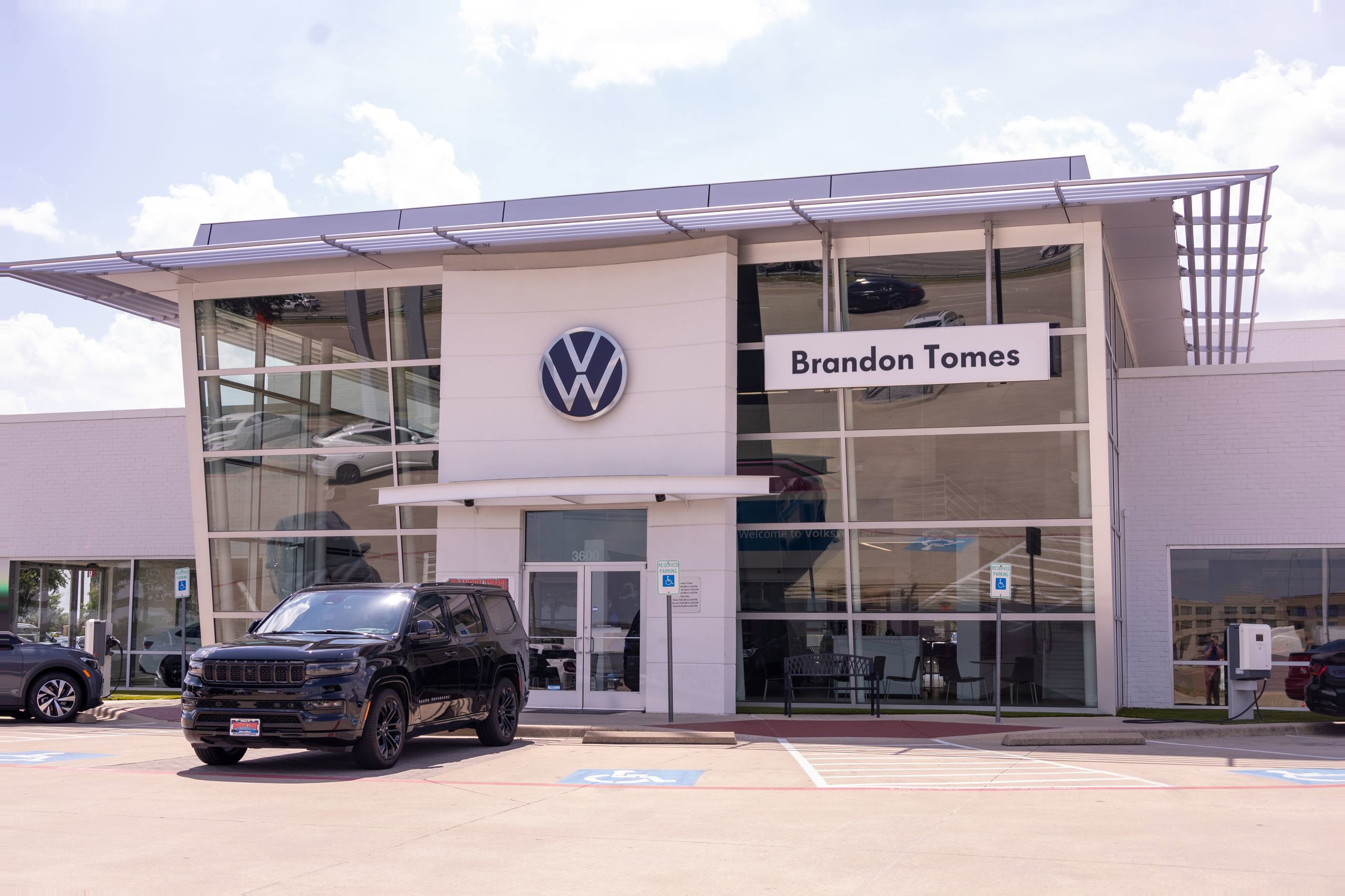 New 2025 Volkswagen Taos SE image 8